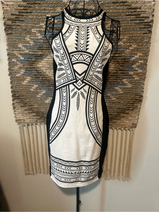 Express Dresses & Skirts - Express Black & White Geometric Bodycon Dress